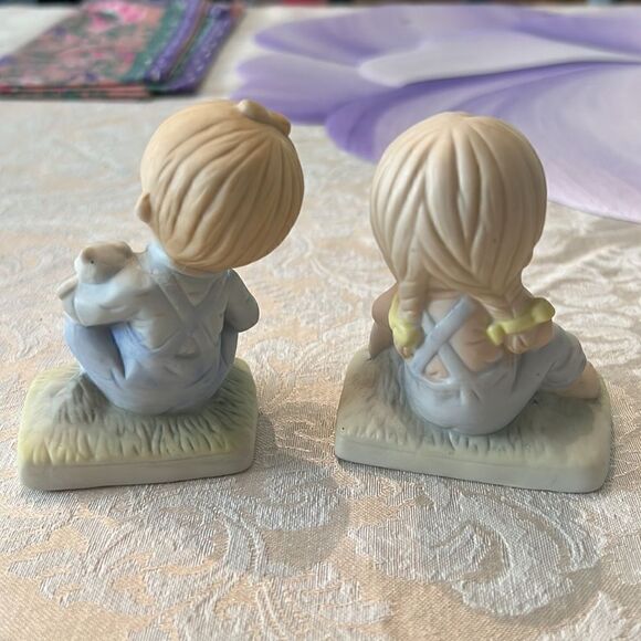 Vintage Boy & Girl porcelain sitting figurines EVC no chips cracks or fading - Picture 3 of 16
